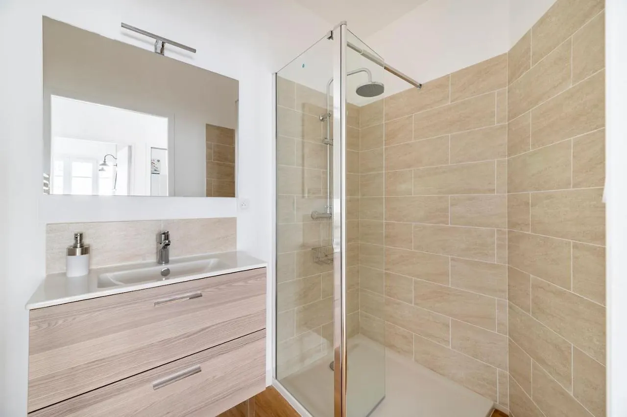 شقة Les Lofts De Saint Clair Un Balcon A Toulon Centre Ville, Marche Provencal, 4Ch Avec Bureau Et Connexions Wifi Haut Debit, Clim, 5 Smart Tv, 2 Salles D'Eau, 2Wc, 8 Pax Max, Tout A Pied فرنسا
