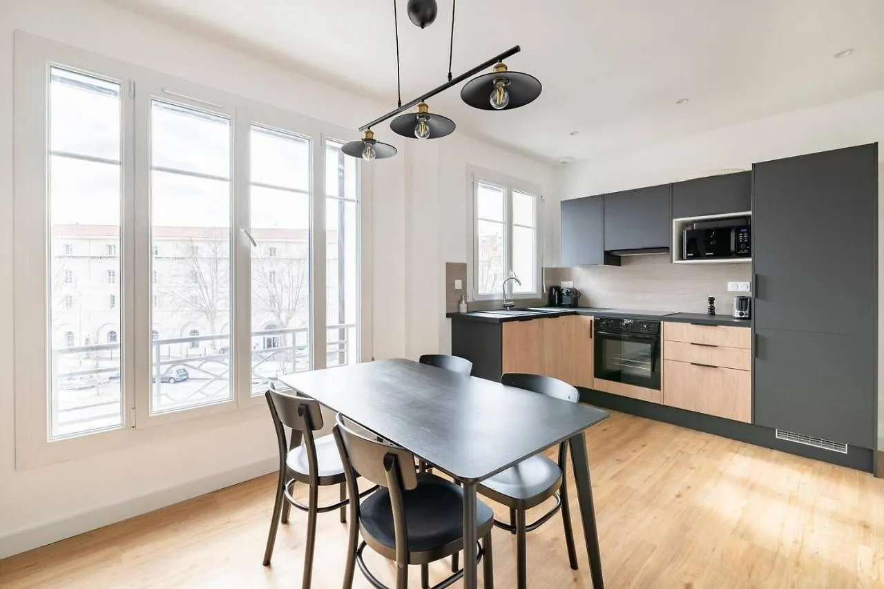شقة Les Lofts De Saint Clair Un Balcon A Toulon Centre Ville, Marche Provencal, 4Ch Avec Bureau Et Connexions Wifi Haut Debit, Clim, 5 Smart Tv, 2 Salles D'Eau, 2Wc, 8 Pax Max, Tout A Pied