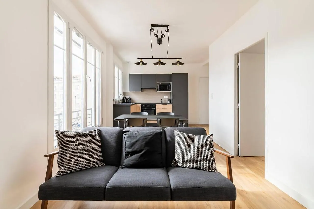 Les Lofts De Saint Clair Un Balcon A Toulon Centre Ville, Marche Provencal, 4Ch Avec Bureau Et Connexions Wifi Haut Debit, Clim, 5 Smart Tv, 2 Salles D'Eau, 2Wc, 8 Pax Max, Tout A Pied 0*,